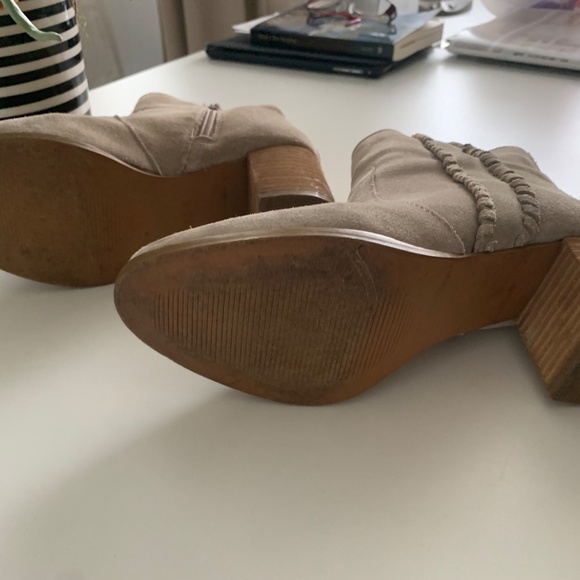 COCONUTS by MATISSE Trina Suede Block Heel Booties - Picture 10 of 12